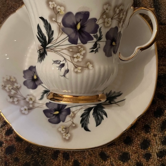 SELLING VINTAGE TEA CUP & SAUCER FLORAL COLOR NO CRACKS Or STAINS PRE- OWNED - Picture 6 of 11